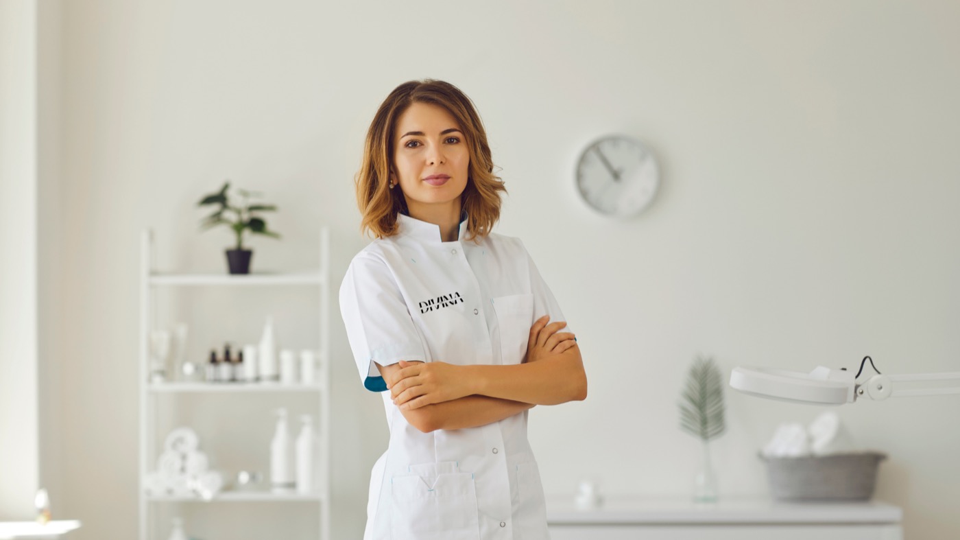 Professionnelle esth&eacute;tique dans un centre laser Divina